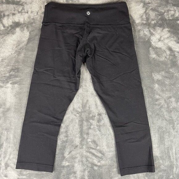 Lululemon Leggings Women’s Size 6 Capri Length Measures 26x19 Black - Picture 2 of 9